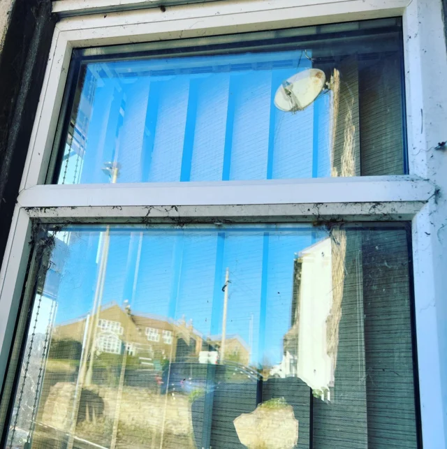 Giving these windows and frames some TLC today! 💪 🕷 🛑 

#localbusiness #windowcleaning #nunthorpe #normanby #guisborough #grafting #windowcleaning #elbowgrease