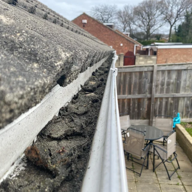 Before and after on a bank holiday gutter clean 💪 #guttercleaning #guttersucker #normanby #hardgraft #guisborough