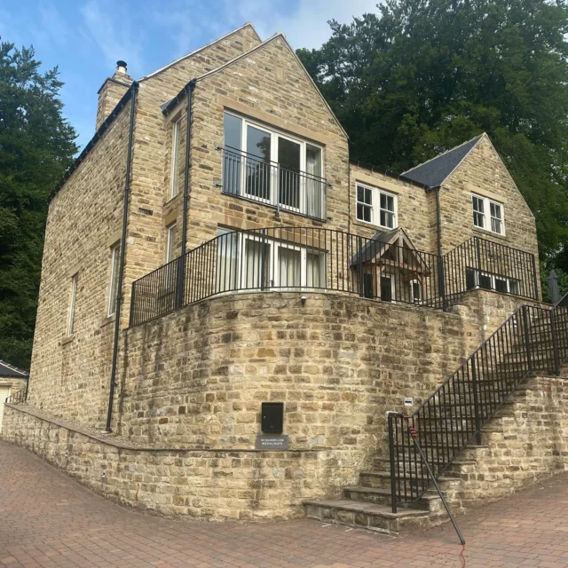 We’ve been away for a few days so we’re working hard to catch up at the moment. Work hard, play hard right?! This house sure took some hard work 😅 #windowcleaning