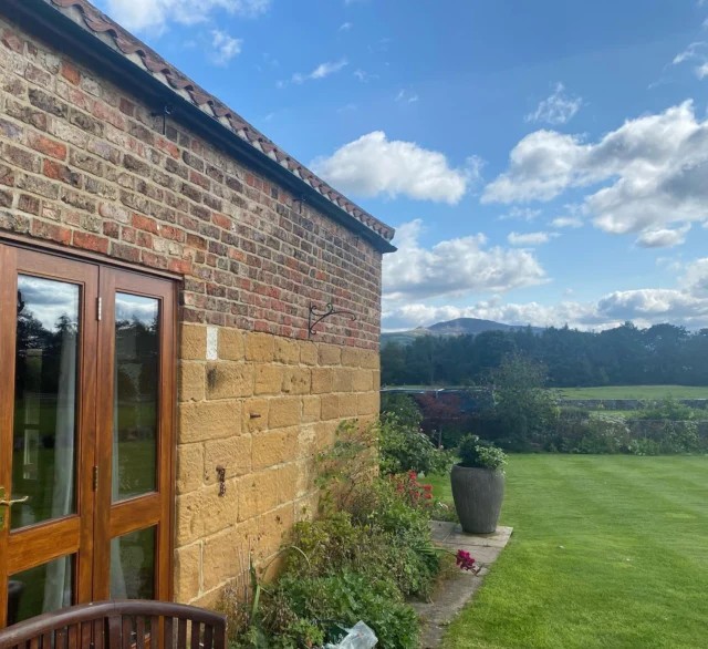 Lovely views of the Cleveland Way whilst cleaning a converted stable up near Stokesley today 🤩  #localbusiness #windowcleaning #guisborough #stokesley #clevelandway #sunny