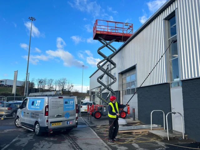 Enjoying some work at height today! 😱🤯 @lookersvolkswagen service area has just had a big refurb. Next stop - the main showroom! 🚘 ✨ 💧 stay tuned for lots of glass 😂

#localbusiness #nunthorpe #normanby #guisborough #grafting #windowcleaning #elbowgrease #vw #deepcleaning